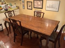 Dining room table and 4 chair/ pads in Aurora, Illinois