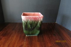 Vintage MCM 1950's Hull USA Pottery Green & Pink Planter or Vase #116 in Warner Robins, Georgia