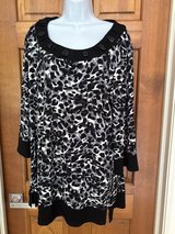 Black/White/Gray Print Tunic Top - 1X in Aurora, Illinois
