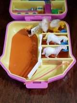 Vtg 1994 Sky Kids Happy Trails Club Horse Stable Polly Pocket Type with Extras in Warner Robins, Georgia