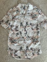 Dividend Men’s Hawaiian Shirt, XS in Travis AFB, California