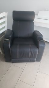 Recliner chair 220v in Stuttgart, GE