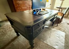Executive office desk in Naperville, Illinois