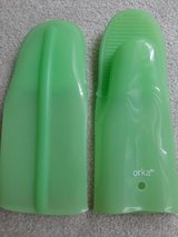 NEW Silicone Oven Mitt Gloves in Lockport, Illinois