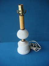 MILK GLASS TABLE LAMP in Stuttgart, GE