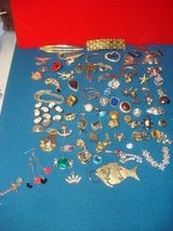 BAG OF MIXED JEWERLY ITEMS in Stuttgart, GE