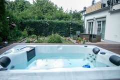 TLA/TDY ground floor 2BR 2BA w/ AC, fitness & hot tub [ref: GH104] in Stuttgart, GE