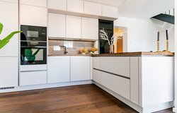 TLA/TDY - 2BR 1.5BA w/ AC, elevator & balcony, 5min to RAB [ref: S914] in Stuttgart, GE