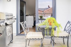 TLA/TDY bright 2BR 1BA w/ AC, balcony & BBQ grill, 2min to LRMC [ref: B81C] in Ramstein, Germany