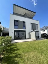 Semi-detached house in a family-friendly and quiet residential area seeks new tenants in Stuttgart, GE