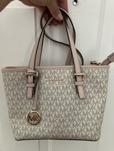 Michael kors small shoulder purse in Alamogordo, New Mexico