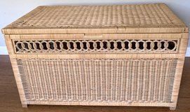 Wicker 36" Storage Chest w/ hinged Lid in Clarksville, Tennessee