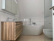 TLA/TDY freestand. 4BR 3.5BA house w/ walk-in closet & yard, 5min to RAB [ref: N17] in Ramstein, Germany