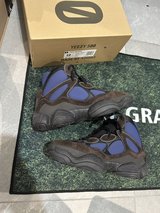 Yeezy 500 High Tyrian- 44 in Ramstein, Germany