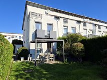 DOGS ALLOWED - 19 MIN TO CLAY KASERNE! Townhouse with garden and two parking spaces in Wiesbaden, GE