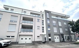 Pet friendly 3BR / 2 Bath Apartment near Panzer in Stuttgart, GE