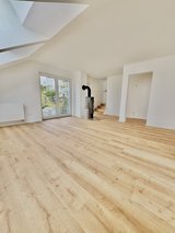 Hillside Charm in Stuttgart – Bright 4.5-Room Maisonette with Views, Balcony & Loft in Stuttgart, GE