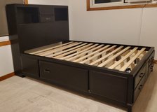 Queen Size Captain's Bed With 8 Drawers in Alamogordo, New Mexico