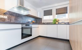 TLA/TDY bright 2BR 1BA w/ walk-in closet, patio & BBQ grill, 5min to RAB [ref: AS8B] in Ramstein, Germany