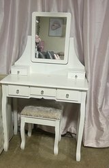 Vanity Table and Stool in Fairfield, California