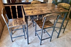 Kitchen table with 4 barstool chairs in Alamogordo, New Mexico