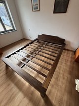US Queen Bed Frame Solid Wood in Spangdahlem, Germany