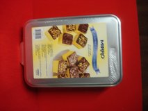 NEW MIRRO ALUMINUM CCVERED CAKE PAN in Bartlett, Illinois