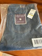 New Ladies Amanda Jeans by Gloria Vanderbilt - Size 14 L in Batavia, Illinois