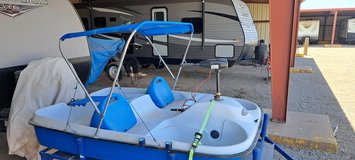 pelican paddle boat W/ troller in Alamogordo, New Mexico