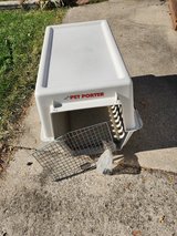 Dog cage in Naperville, Illinois