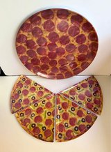 Pizza serving tray & 4 pizza pie plates, Melamine in Naperville, Illinois