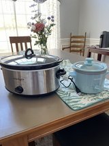 Crock Pots 3 large, 1 small in Warner Robins, Georgia