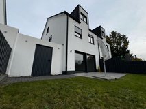 2021 Duplex  4 bed, 2.5 bath, 1830 ft² with private garden, and garage.  Less than 10 minutes fr... in Wiesbaden, GE