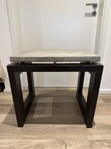 Nebentisch aus Holz und Kunststein in Stuttgart, GE