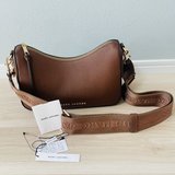 Authentic MARC JACOBS “The Curve” Leather Shoulder Bag – Excellent Condition in Okinawa, Japan