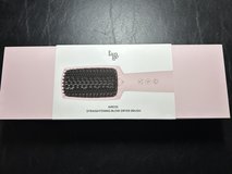 Lange Straightening Blow Dryer Brush in Chicago, Illinois