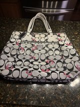 COACH Poppy Signature Hearts Glam Grey/ Black Canvas Large Tote Bag. in Aurora, Illinois