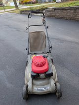 Honda Lawn Mower with bag in Batavia, Illinois