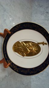 Statue of Liberty commemorative plate  (hand crafted  in the USA)   24 k gold painted with stand in Fort Bliss, Texas