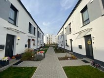 by Jess: 4 BR townhouse - super close to Clay in Wiesbaden, GE