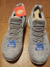 Skechers Womens 10 Wide Fit in Oswego, Illinois