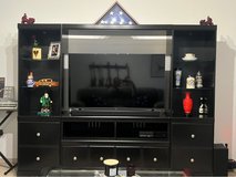 American Signature Furniture Entertainment Center in Stuttgart, GE