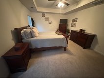 Queen bedroom set in Perry, Georgia