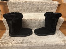 Black Faux Fur Women’s Size 11 Boots - SO in Chicago, Illinois