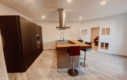 KTown City: large & modern 1st floor apartment, 3 bedrooms & 2 bathrooms - close to train statio... in Ramstein, Germany