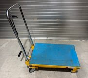 Hydraulic Lift Cart - Junk in Okinawa, Japan