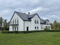 Free standing modern house with double garage and big yard 15 mins from base in Spangdahlem, Germany
