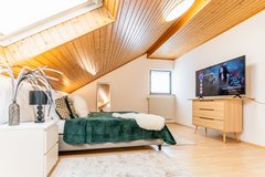 TLA/TDY spacious 2BR 1.5BA w/ AC, walk-in closet, office, balcony & grill, 5min to RAB [ref: N5D] in Ramstein, Germany