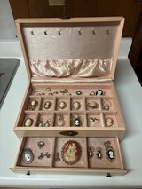 Cameo collection 25 pc in Byron, Georgia