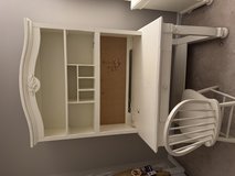 Desk with hutch in Aurora, Illinois